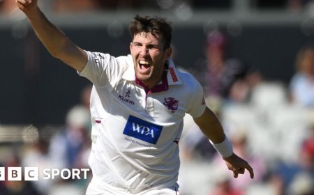 Lancs and Somerset trade 21 wickets on day one