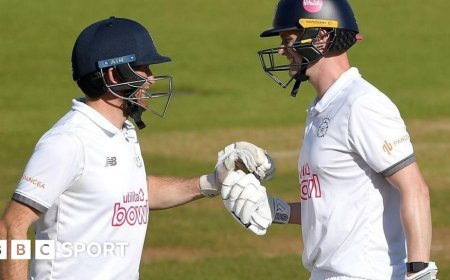 Gubbins & Dawson pile on Hants runs against Pears