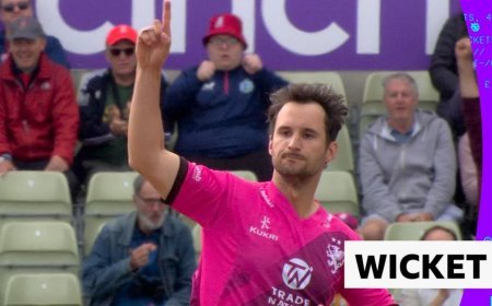 Gregory removes Pope & Smith in back-to-back balls